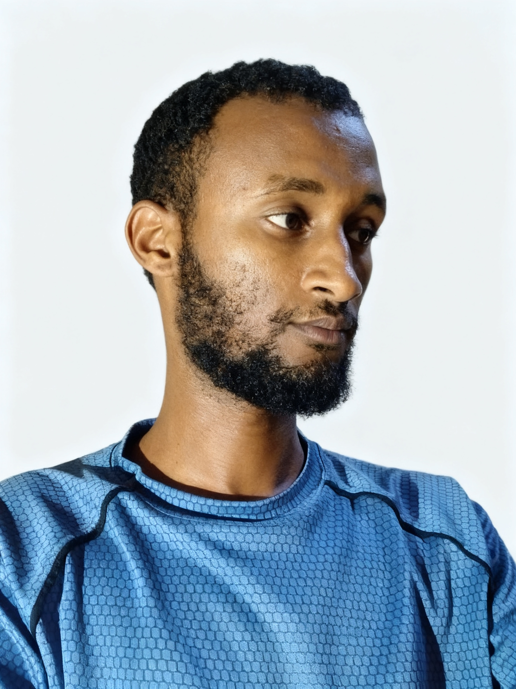 Immagine del profilo: Professional 3/4 portrait headshot, looking slightly sideways, soft studio lighting, sharp focus, clean background, realistic skin texture, keep the orginal face style as much as possible